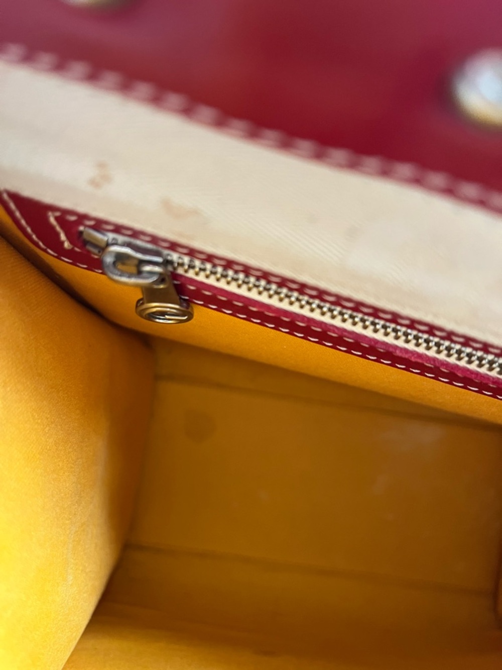 Goyard Red Jersey GM Vertical Handbag with Signature Chevron Goyardine Pattern - Picture 8 of 12